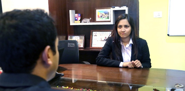 8 Influential Body Language Tips for Interviews