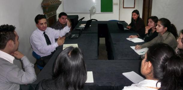 Employer Branding - Eﬀective Recruitment and Retention