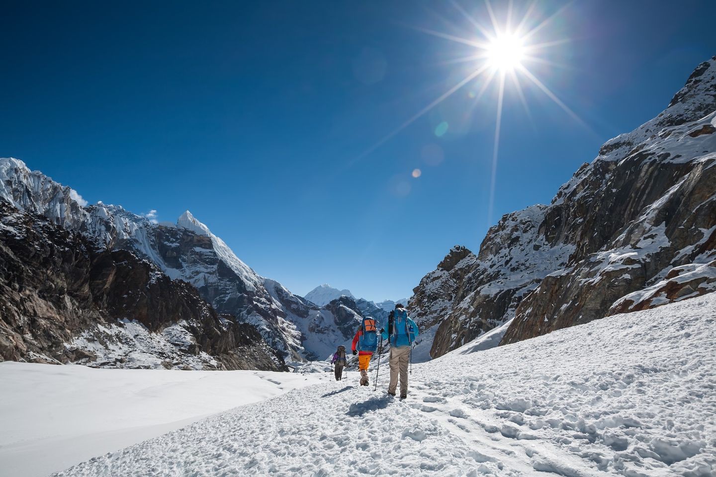 Makalu E Traders banner